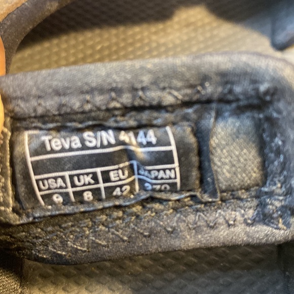 Men’s Teva sandals SZ 9 - Picture 6 of 7